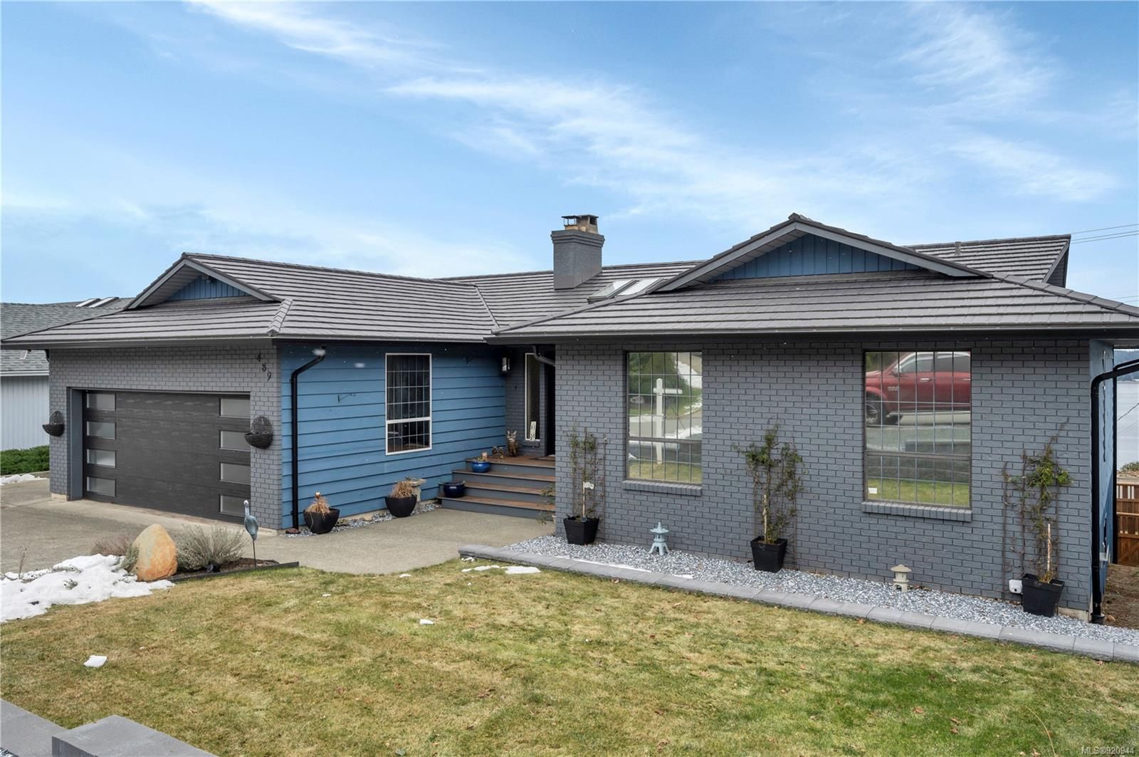 Main Photo: 489 Ponderosa Pl in Campbell River: CR Campbell River Central House for sale : MLS®# 920944