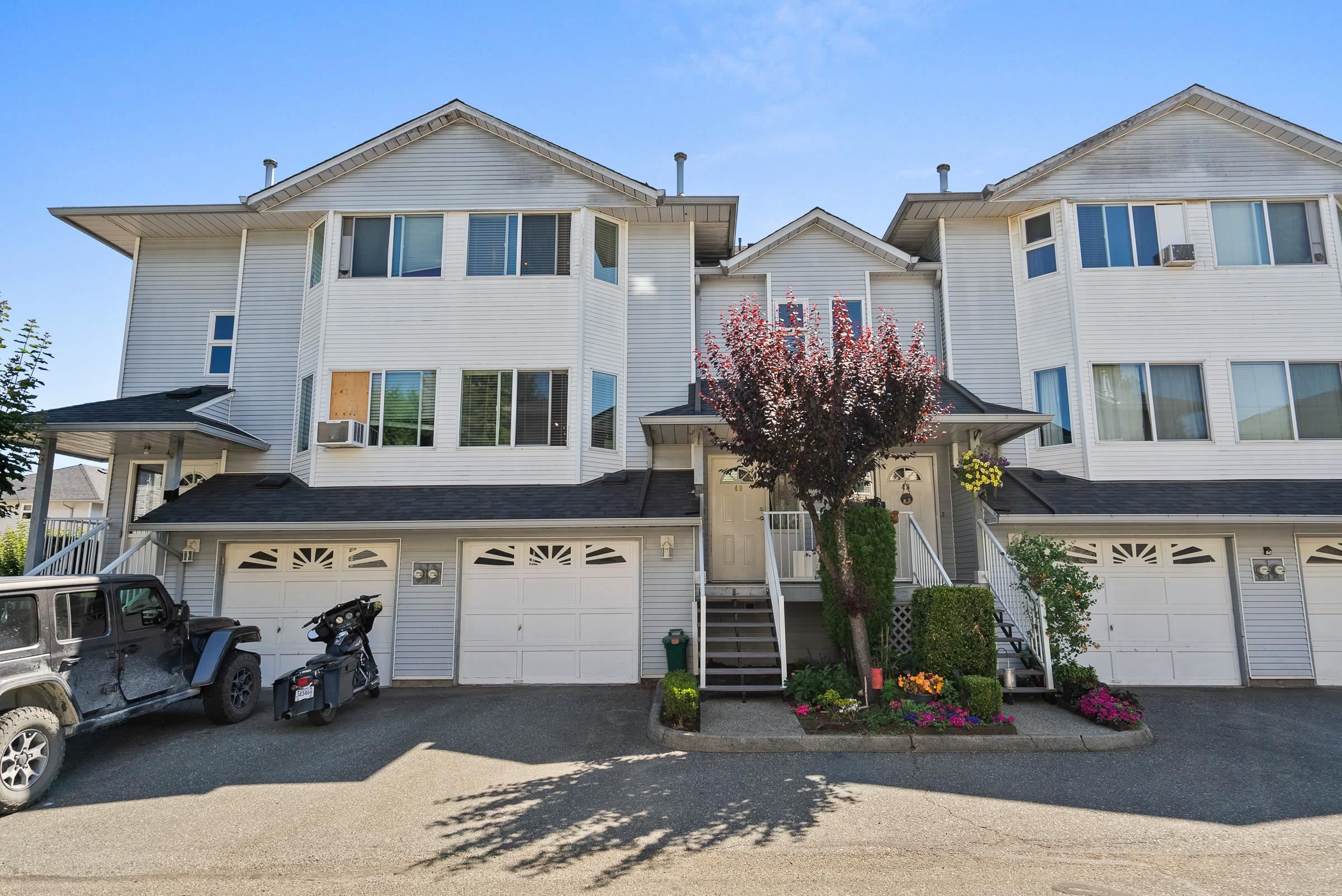 Main Photo: 49 3087 IMMEL Street in Abbotsford: Central Abbotsford Townhouse for sale : MLS®# R2800619