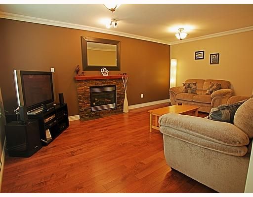 Photo 5: Photos: 5029 NORFOLK Street in Burnaby: Central BN 1/2 Duplex for sale (Burnaby North)  : MLS®# V717019