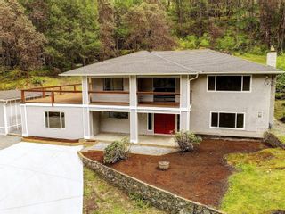 Photo 2: 3320 Lakeridge Pl in Highlands: Hi Eastern Highlands House for sale : MLS®# 905408