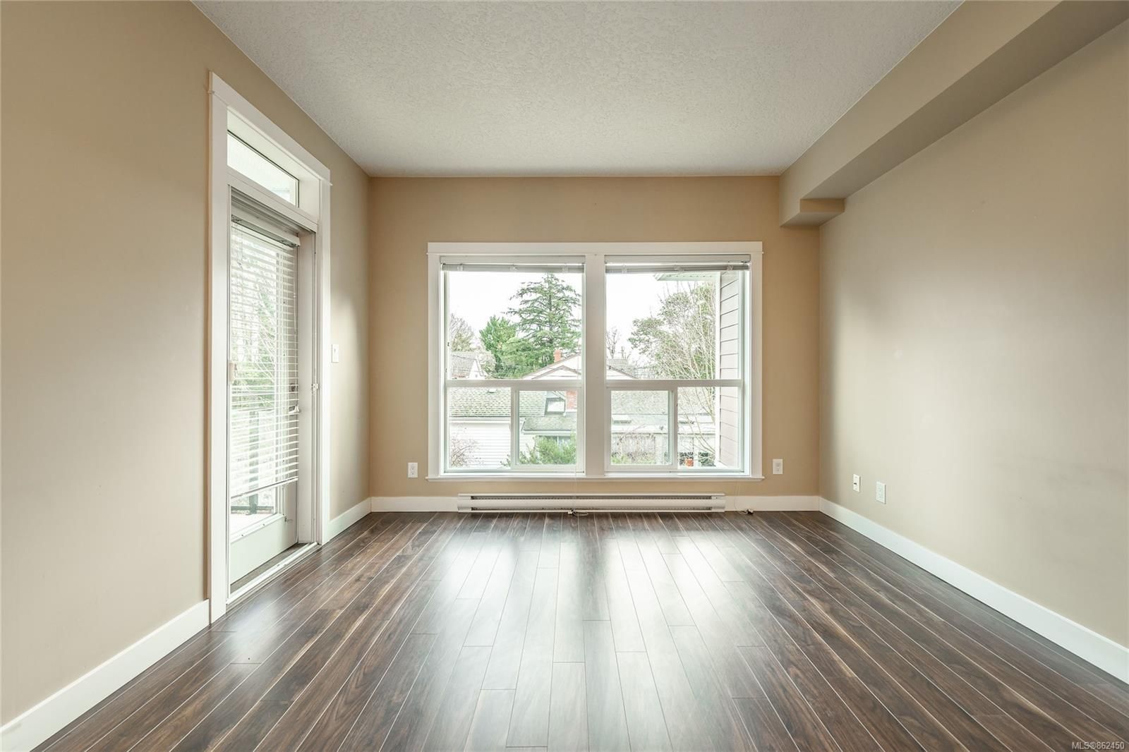 Photo 4: Photos: 204 938 Dunford Ave in Langford: La Langford Proper Condo for sale : MLS®# 862450