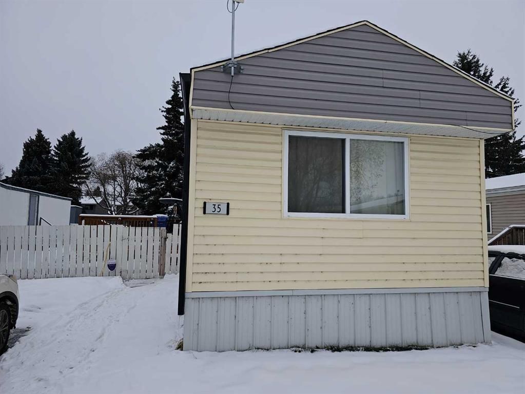 Main Photo: 35 5344 76 Street: Red Deer Mobile for sale : MLS®# A2106072