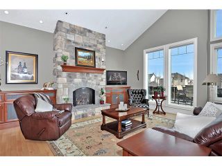 Photo 2: 18 DISCOVERY VISTA Point(e) SW in Calgary: Discovery Ridge House for sale : MLS®# C4018901