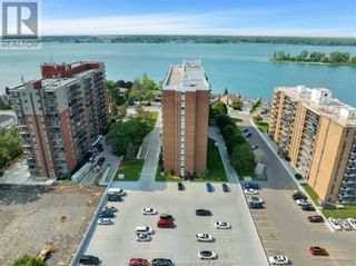 Photo 4: 8591 RIVERSIDE DRIVE East Unit# 501 in Windsor: Condo for sale : MLS®# 23013484
