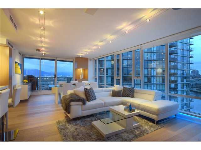 Main Photo: 1203 918 COOPERAGE Way in Vancouver: Yaletown Condo for sale in "THE MARINER" (Vancouver West)  : MLS®# V1048985