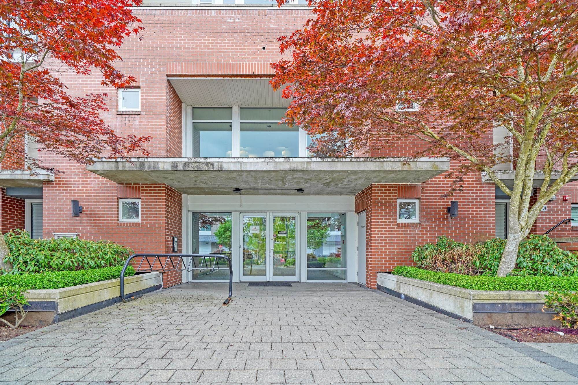 Main Photo: 222 15956 86A Avenue in Surrey: Fleetwood Tynehead Condo for sale in "Ascend" : MLS®# R2781011
