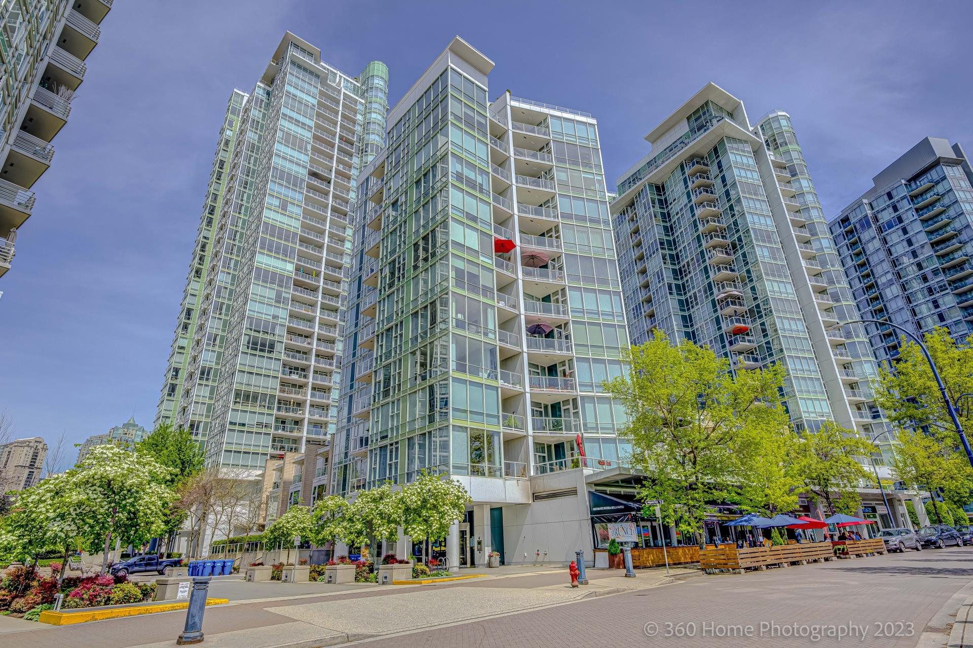 Main Photo: 502 1099 MARINASIDE Crescent in Vancouver: Yaletown Condo for sale (Vancouver West)  : MLS®# R2781776