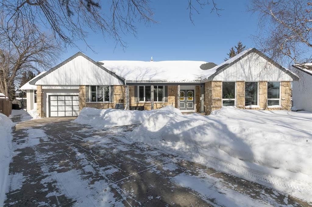 Main Photo: 39 Lakeshore Road in Winnipeg: Waverley Heights Residential for sale (1L)  : MLS®# 202302869