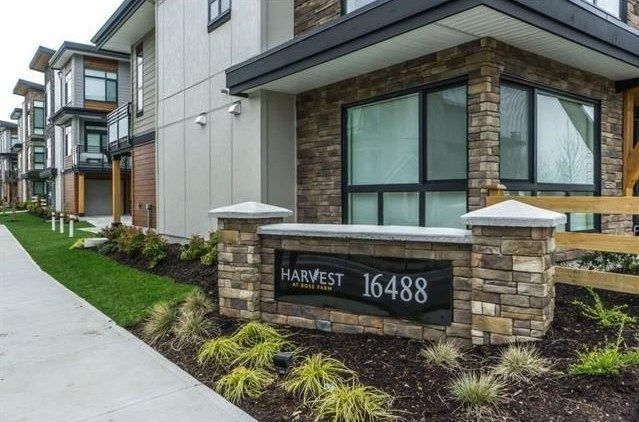 Main Photo: 168 16488 64 Avenue in Surrey: Cloverdale BC Townhouse for sale (Cloverdale)  : MLS®# R2642525