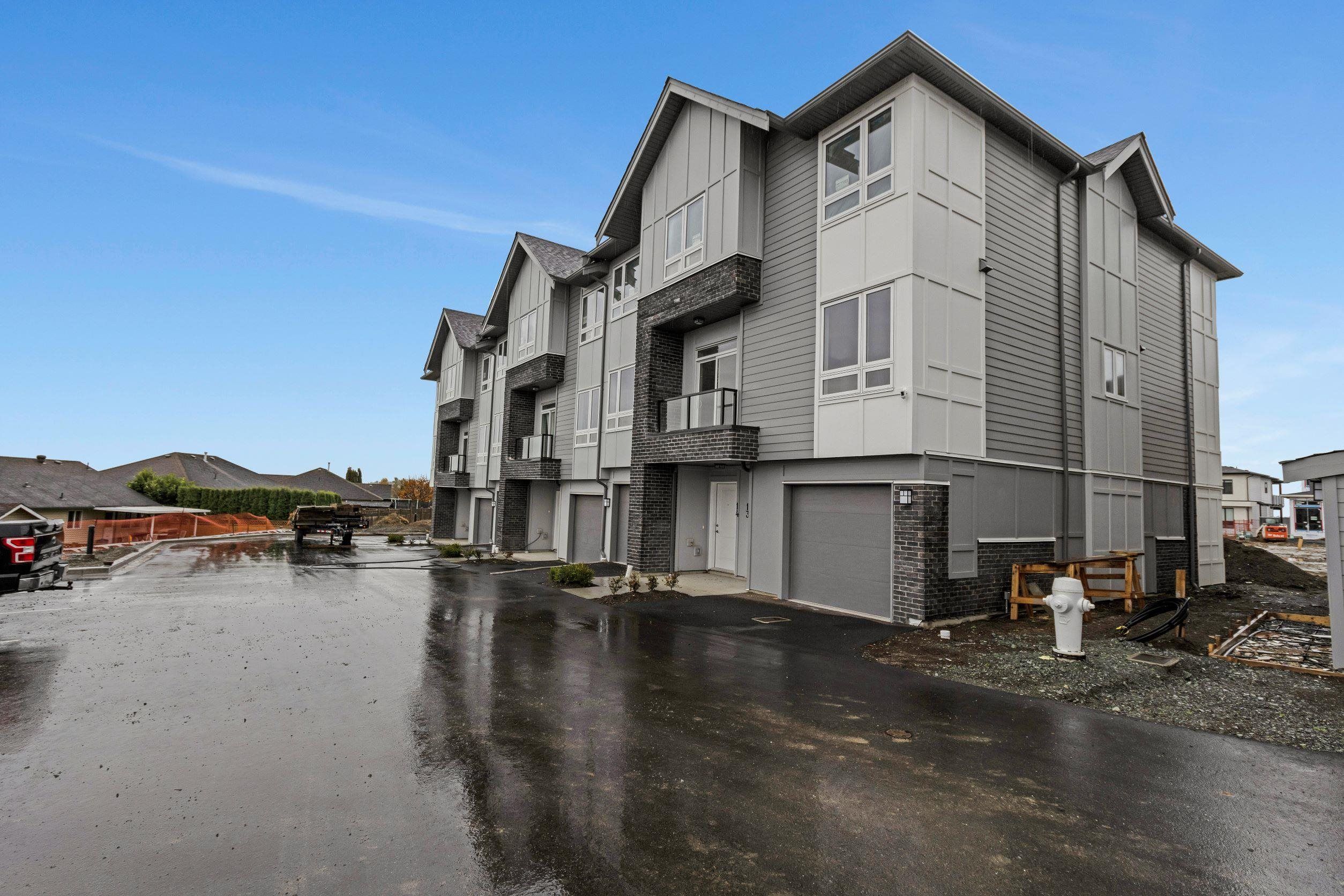 Main Photo: 13 3323 ROCKHILL Place in Abbotsford: Central Abbotsford Townhouse for sale : MLS®# R2630593