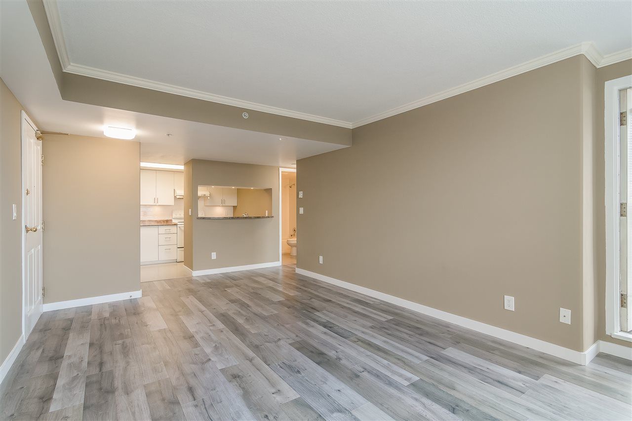 Photo 6: Photos: 1405 10523 UNIVERSITY Drive in Surrey: Whalley Condo for sale in "GRANDVIEW COURT" (North Surrey)  : MLS®# R2488510