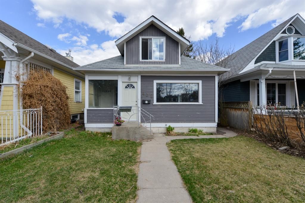 Main Photo: 432 11A Street NW in Calgary: Hillhurst Detached for sale : MLS®# A1213546