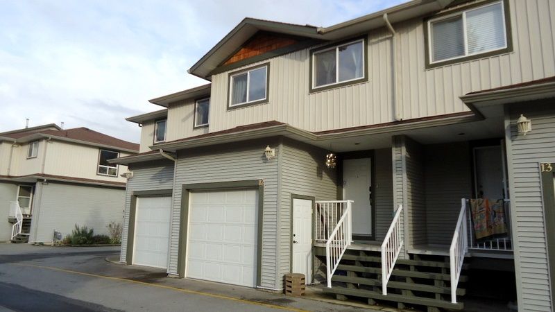Main Photo: 12 39754 GOVERNMENT Road in Squamish: Northyards Townhouse for sale in "Mapletree Court" : MLS®# R2013701