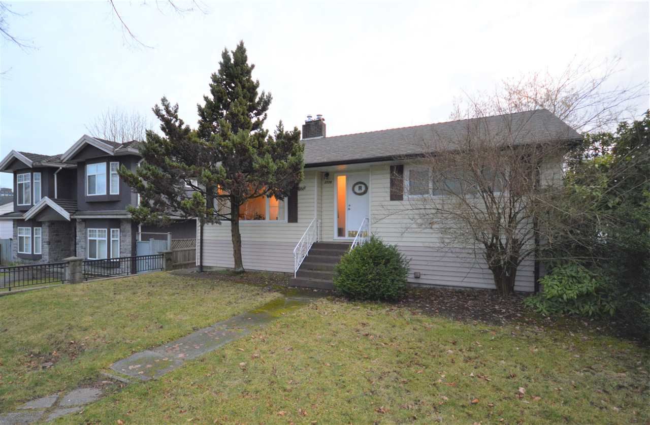 Main Photo: 3736 NITHSDALE Street in Burnaby: Burnaby Hospital House for sale (Burnaby South)  : MLS®# R2536833