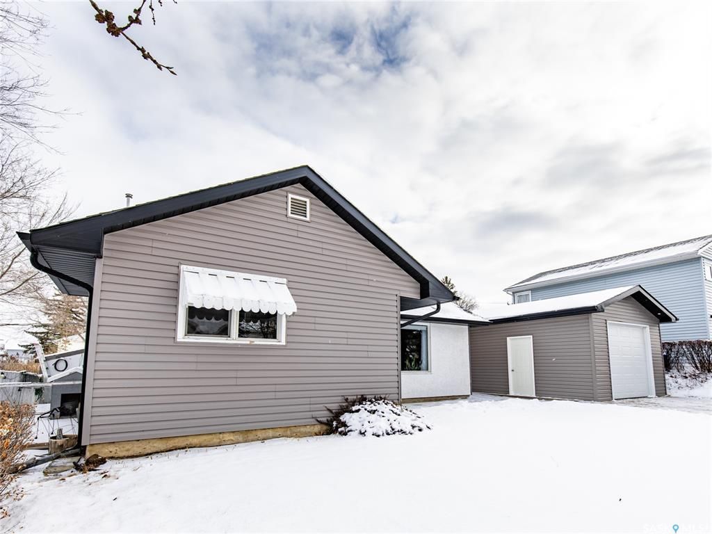 Main Photo: 1317 3rd Avenue Northwest in Moose Jaw: Central MJ Residential for sale : MLS®# SK958838