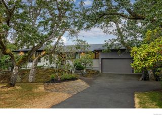 Photo 1: 910 Foul Bay Rd in Victoria: Vi Fairfield East House for sale : MLS®# 913020