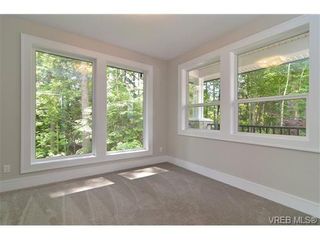Photo 9: 111 Parsons Rd in VICTORIA: VR Six Mile House for sale (View Royal)  : MLS®# 684415