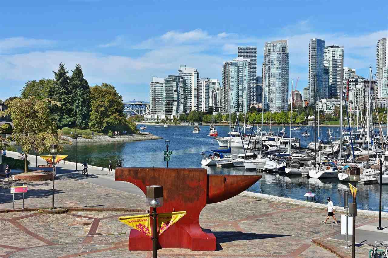 Main Photo: 242 658 LEG IN BOOT Square in Vancouver: False Creek Condo for sale in "HEATHER BAY QUAY" (Vancouver West)  : MLS®# R2404905