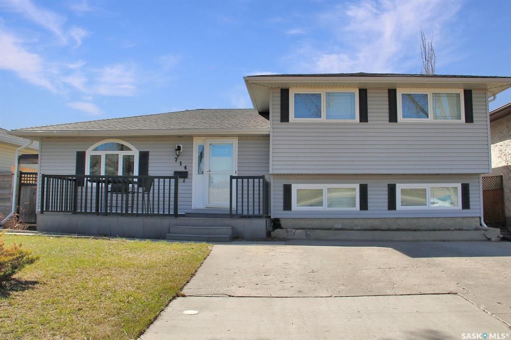Main Photo: 714 McIntosh Street North in Regina: Walsh Acres Residential for sale : MLS®# SK849801