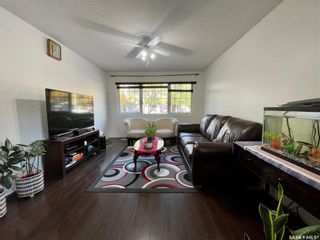 Photo 2: 218 Upland Drive in Regina: Uplands Residential for sale : MLS®# SK958830