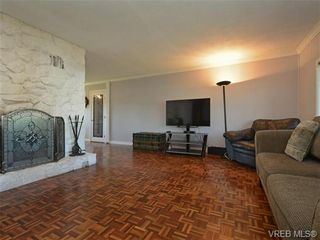 Photo 3: 663 Kent Rd in VICTORIA: SW Tillicum House for sale (Saanich West)  : MLS®# 730279
