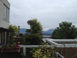 Photo 4: 311 1978 VINE Street in Vancouver: Kitsilano Condo for sale in "THE CAPERS BUILDING" (Vancouver West)  : MLS®# V954905
