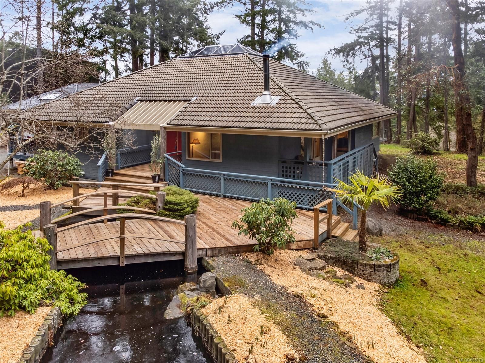 Main Photo: 2870 Wildberry Rd in Nanaimo: Na Cedar House for sale : MLS®# 895670