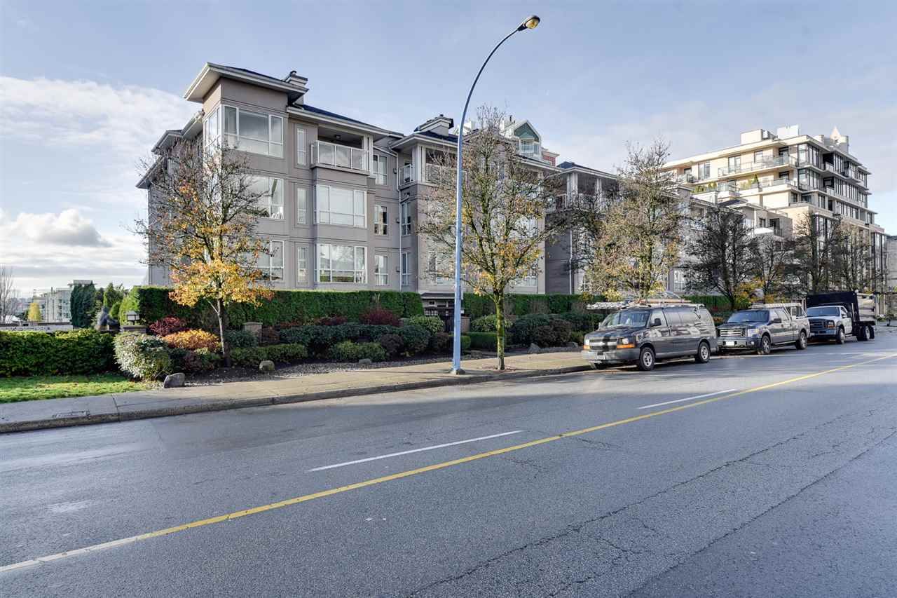 Main Photo: 112 155 E 3RD Street in North Vancouver: Lower Lonsdale Condo for sale in "THE SOLANO" : MLS®# R2418825