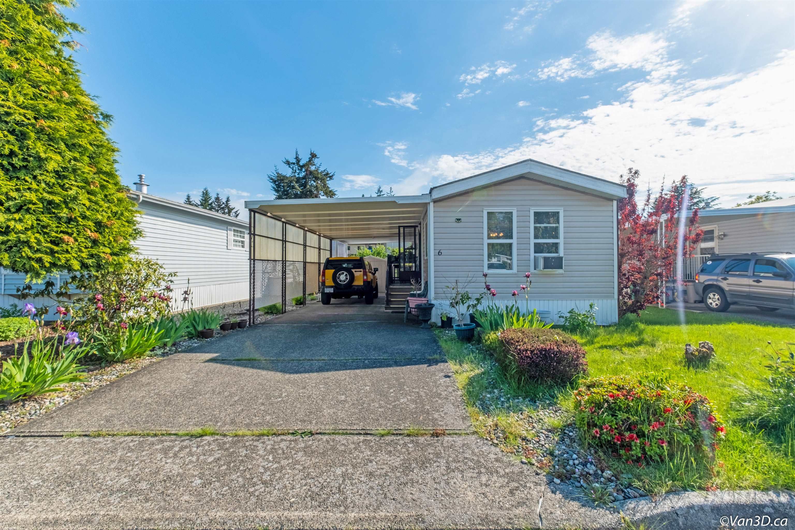 Main Photo: 6 8670 156 Street in Surrey: Fleetwood Tynehead Manufactured Home for sale in "Westwood Court" : MLS®# R2692324