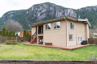 Photo 3: 38129 HEMLOCK Avenue in Squamish: Valleycliffe House for sale : MLS®# R2670573