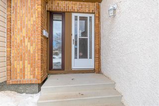 Photo 2: 19 Healy Crescent in Winnipeg: River Park South Residential for sale (2F)  : MLS®# 202205702