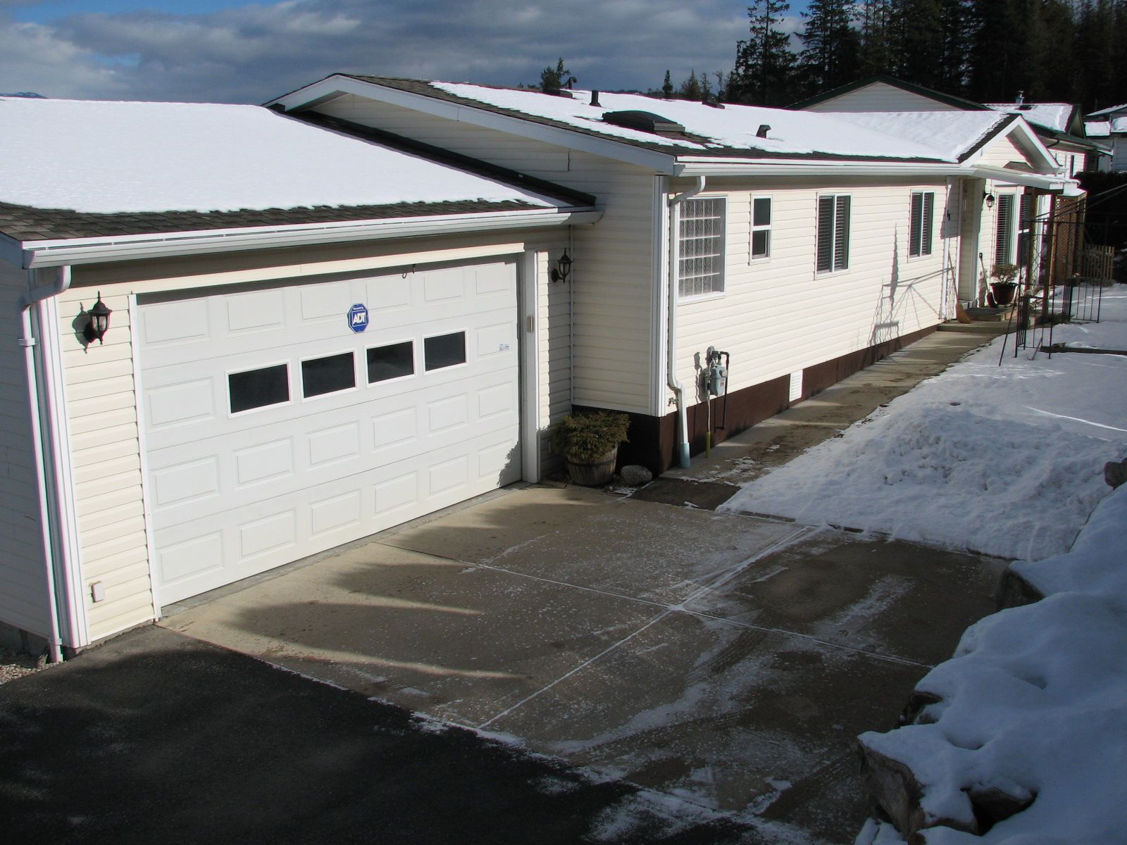 Main Photo: 68 1510 Tans Can Hwy: Sorrento Manufactured Home for sale (Shuswap)  : MLS®# 10225678