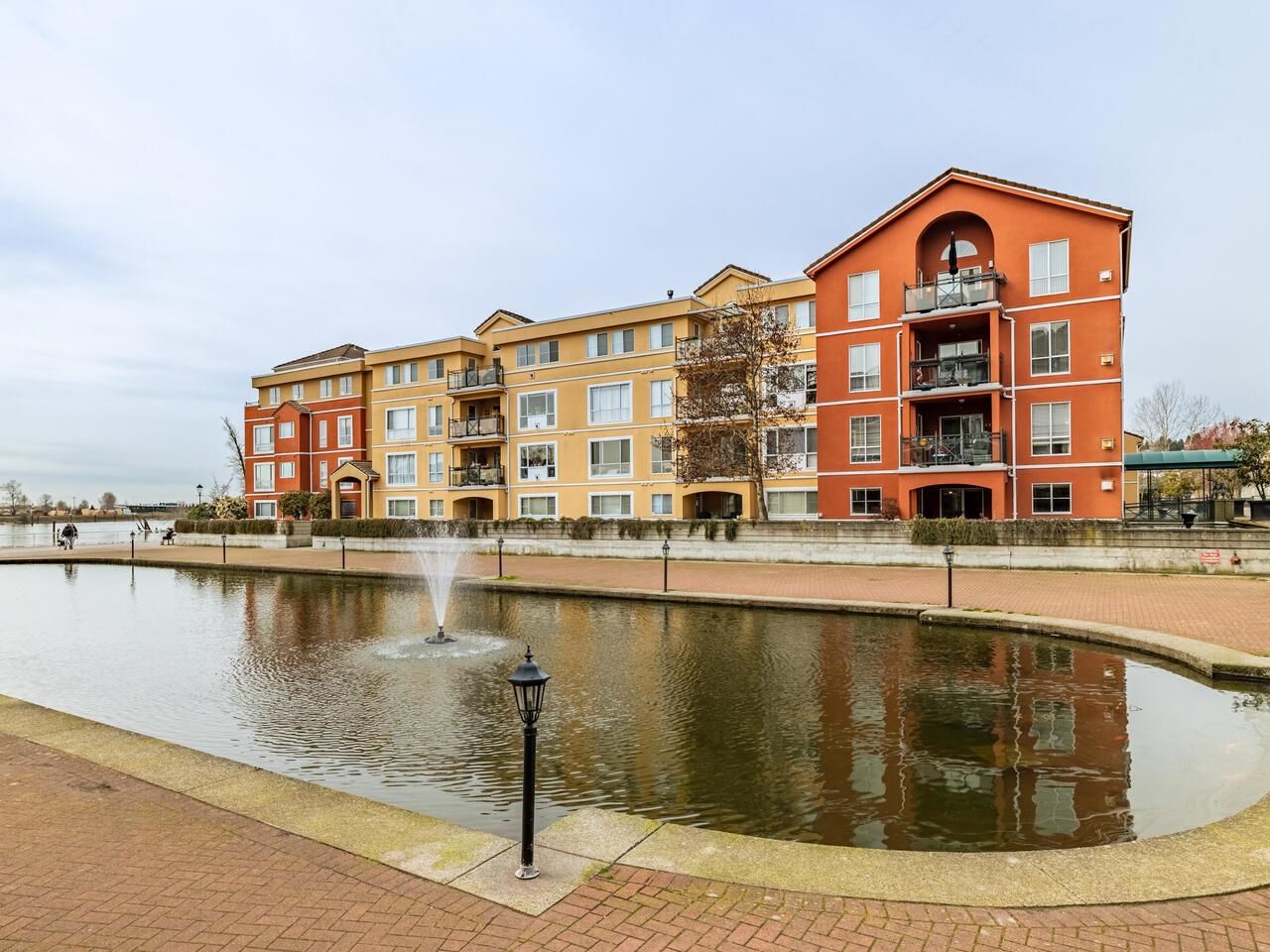 Main Photo: 103 6 RENAISSANCE SQUARE in New Westminster: Quay Condo for sale : MLS®# R2724963