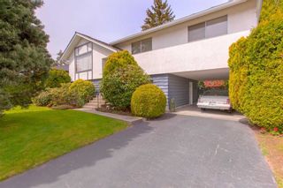 Photo 2: 1383 GROVER Avenue in Coquitlam: Central Coquitlam House for sale in "CENTRAL COQUITLAM" : MLS®# R2392171