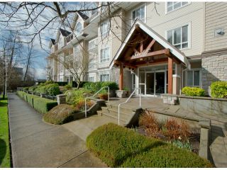 Photo 1: 403 1685 152A Street in Surrey: King George Corridor Condo for sale in "SUNCLIFF PLACE" (South Surrey White Rock)  : MLS®# F1311903