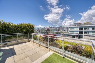 Photo 1: 1404 38 W 1ST Avenue in Vancouver: False Creek Condo for sale in "THE ONE" (Vancouver West)  : MLS®# R2691688