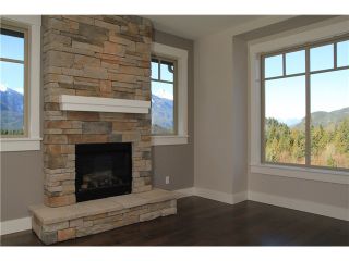Photo 5: 40880 THE CRESCENT in Squamish: Garibaldi Highlands House for sale in "UNIVERSITY HEIGHTS" : MLS®# V978281