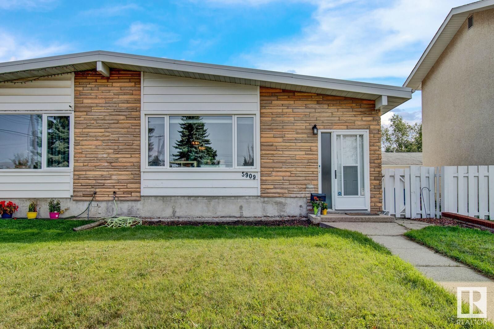 Main Photo: 5909 84 Avenue in Edmonton: Zone 18 House Half Duplex for sale : MLS®# E4354489