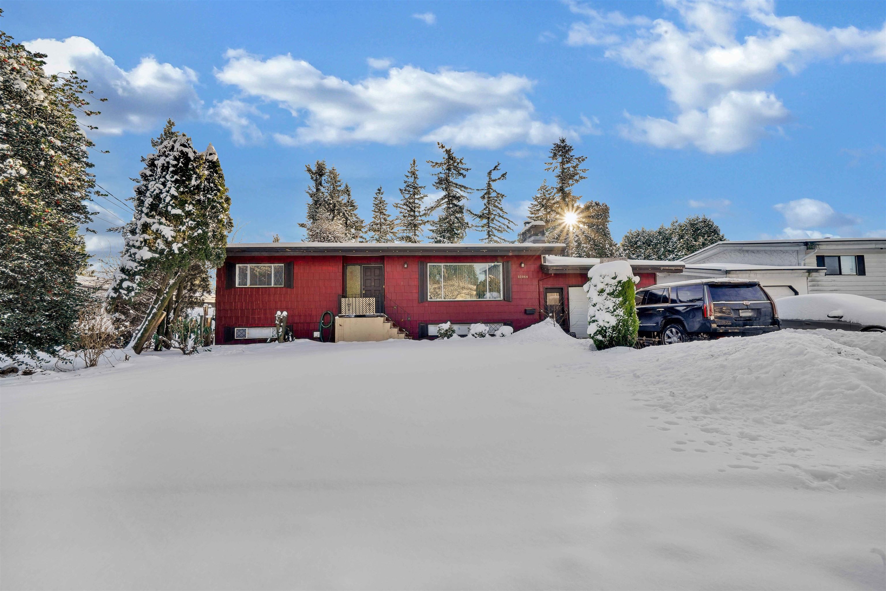 Main Photo: 32064 JOYCE Avenue in Abbotsford: Abbotsford West House for sale : MLS®# R2640349