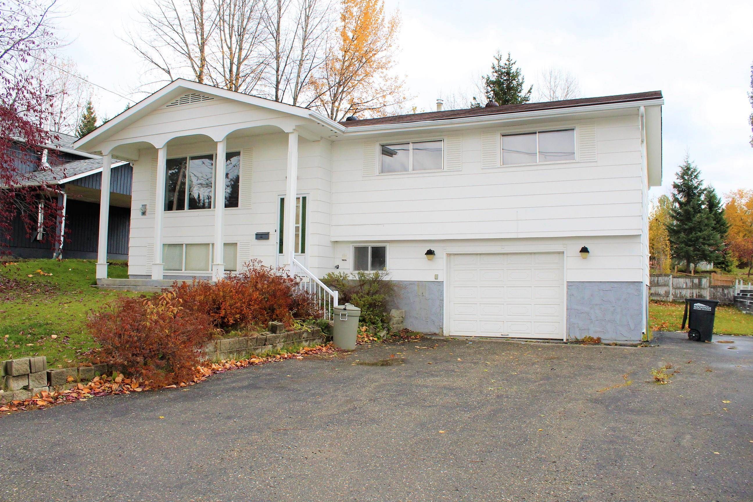 Main Photo: 6 LAURIER Drive in Mackenzie: Mackenzie -Town House for sale (Mackenzie (Zone 69))  : MLS®# R2626313