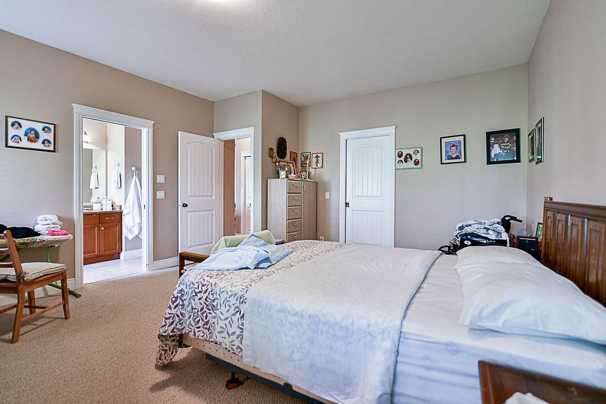 Photo 11: Photos: 8441 BRADSHAW Place in Chilliwack: Eastern Hillsides House for sale : MLS®# R2116293