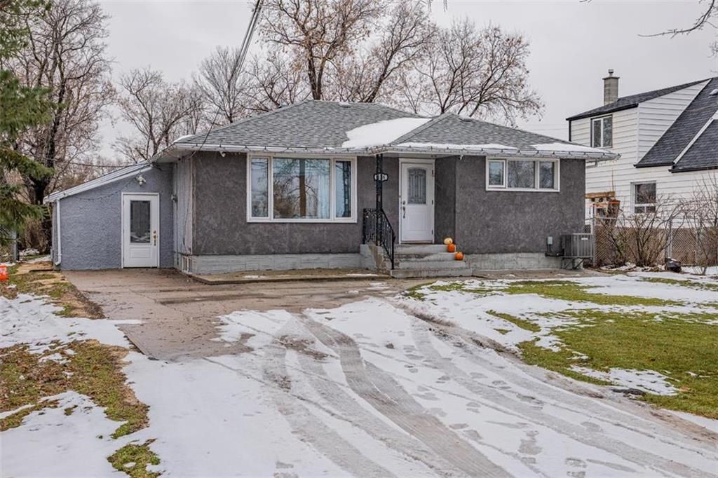 Main Photo: 328 Evelyn Avenue: West St Paul Residential for sale (R15)  : MLS®# 202330200