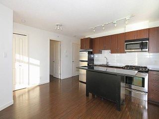 Photo 3: 902 1068 W Broadway Avenue in Vancouver: Fairview VW Condo for sale (Vancouver West)  : MLS®# V1097621