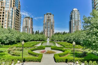 Photo 2: 608 7388 SANDBORNE AVENUE in Burnaby: South Slope Condo for sale (Burnaby South)  : MLS®# R2624998