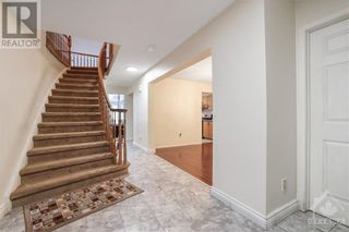 Photo 3: 17 PITTAWAY AVENUE in Ottawa: House for sale : MLS®# 1386742
