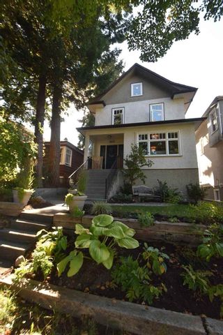 Photo 1: 2022 E 3RD Avenue in Vancouver: Grandview VE House for sale (Vancouver East)  : MLS®# R2219361