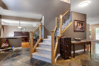 Photo 3: 26 Scenic Ridge Way NW in Calgary: Scenic Acres Detached for sale : MLS®# A2142360