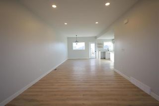 Photo 4: 48 TALLGRASS Lane NW in Altona: House for sale : MLS®# 202329518