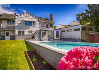 Photo 19: 2025 Lansdowne Rd in VICTORIA: OB Henderson House for sale (Oak Bay)  : MLS®# 759045