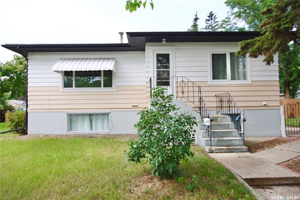 Main Photo: 1202 10th Avenue North in Saskatoon: North Park Residential for sale : MLS®# SK938407